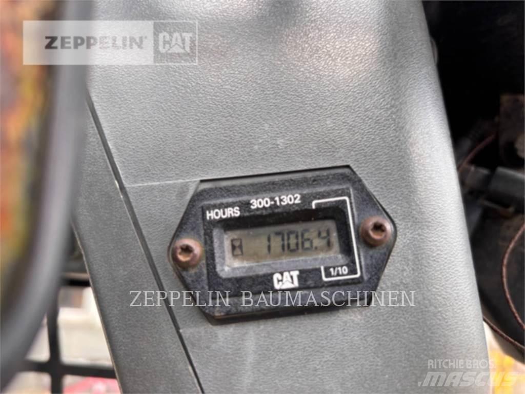 CAT 257B Skid steer loaders