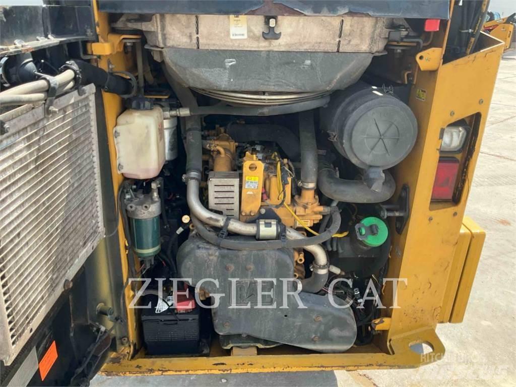 CAT 257D Crawler loaders