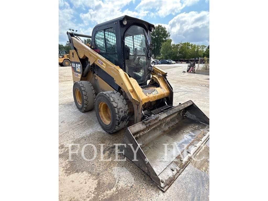 CAT 262D Skid steer loaders