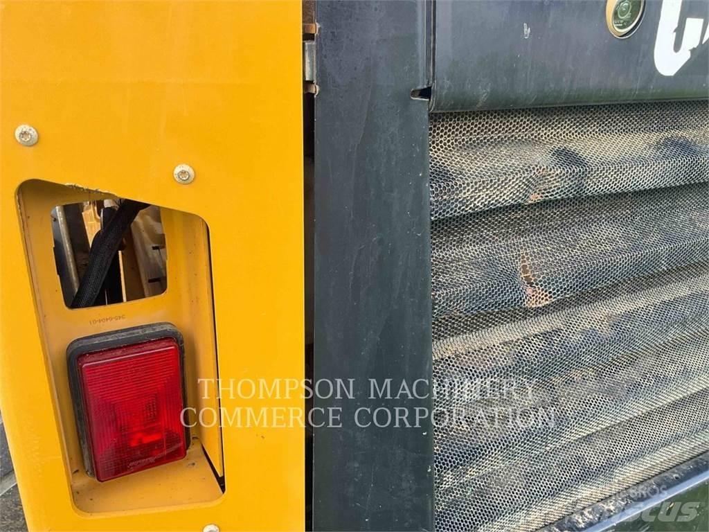 CAT 262D Skid steer loaders