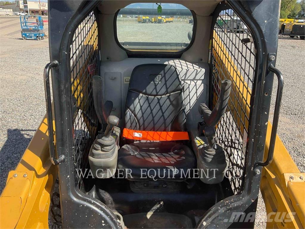 CAT 262D Skid steer loaders