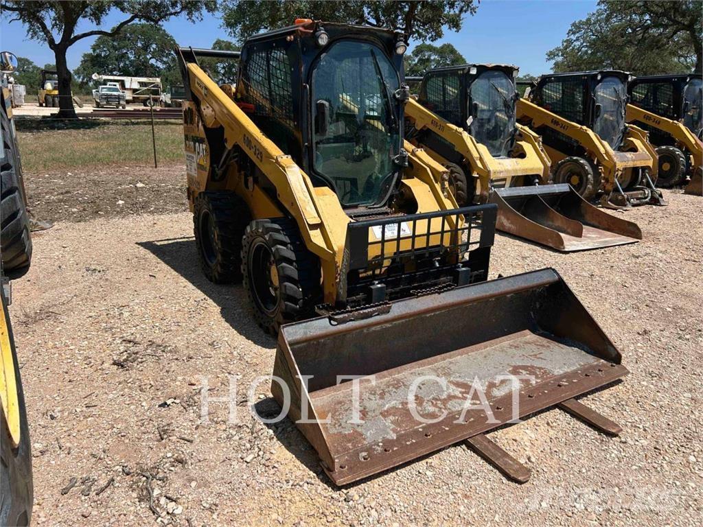 CAT 262D Skid steer loaders