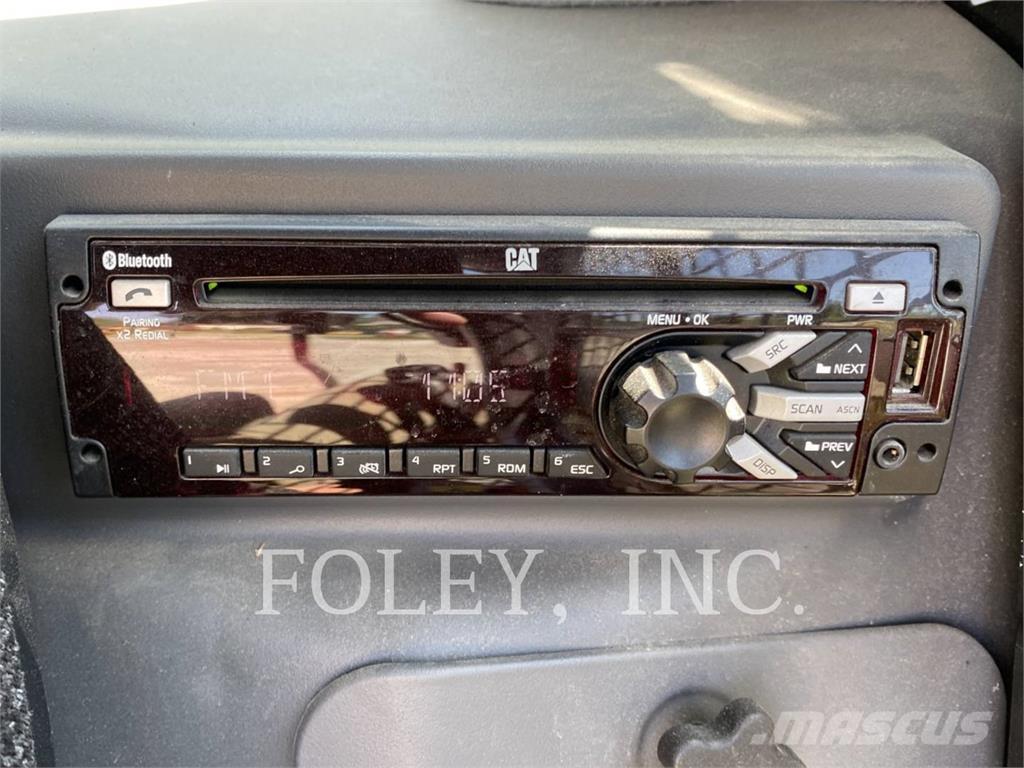 CAT 262D Skid steer loaders