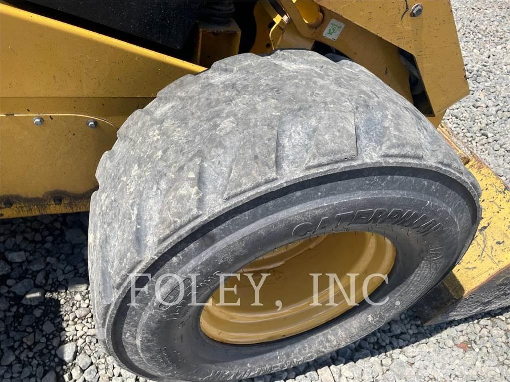 CAT 272D2XHP Skid steer loaders