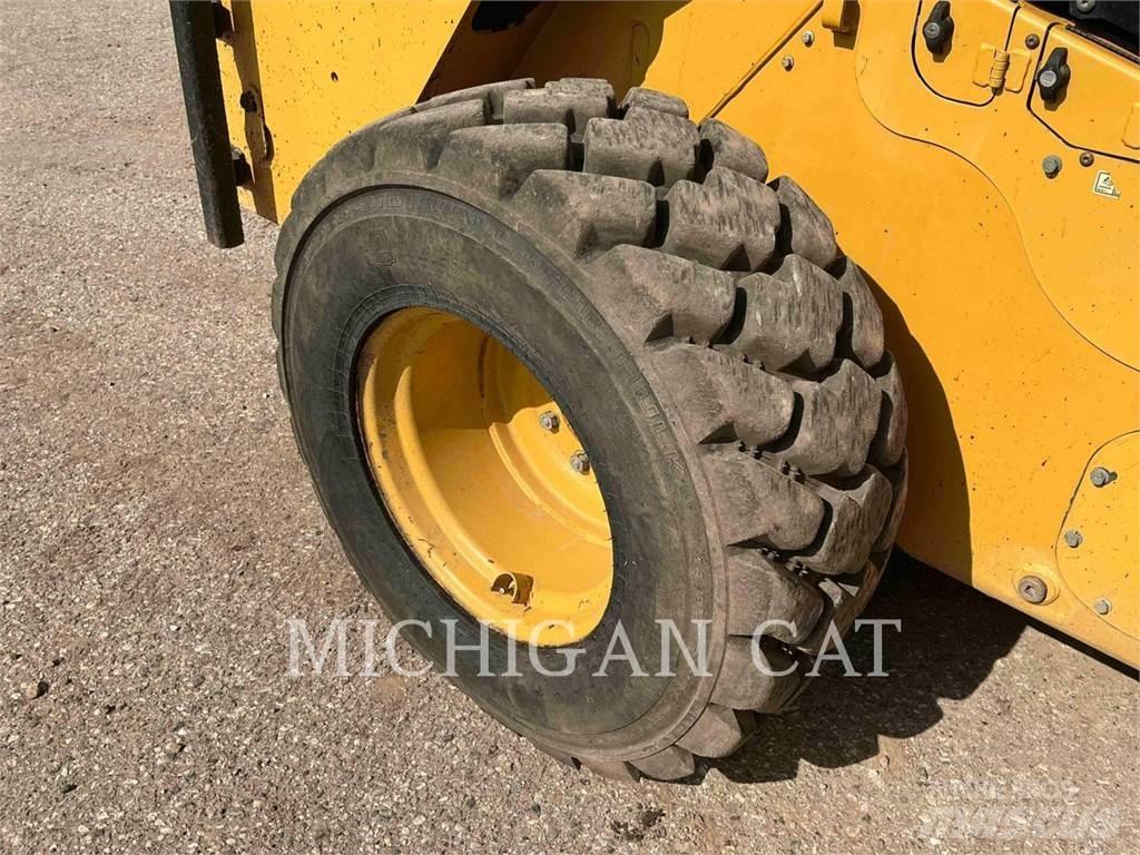 CAT 272D2XHP Skid steer loaders
