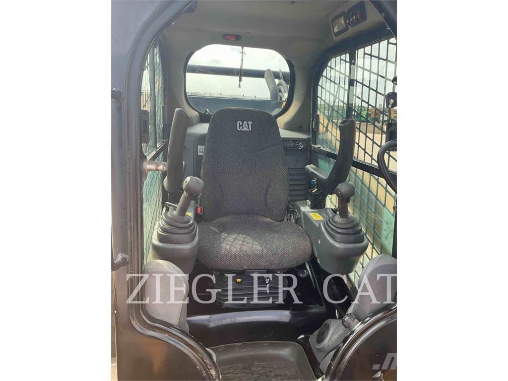 CAT 272D2XHP Skid steer loaders