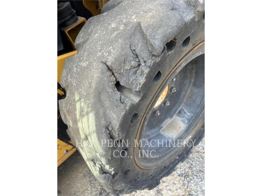 CAT 272D2XHP Skid steer loaders