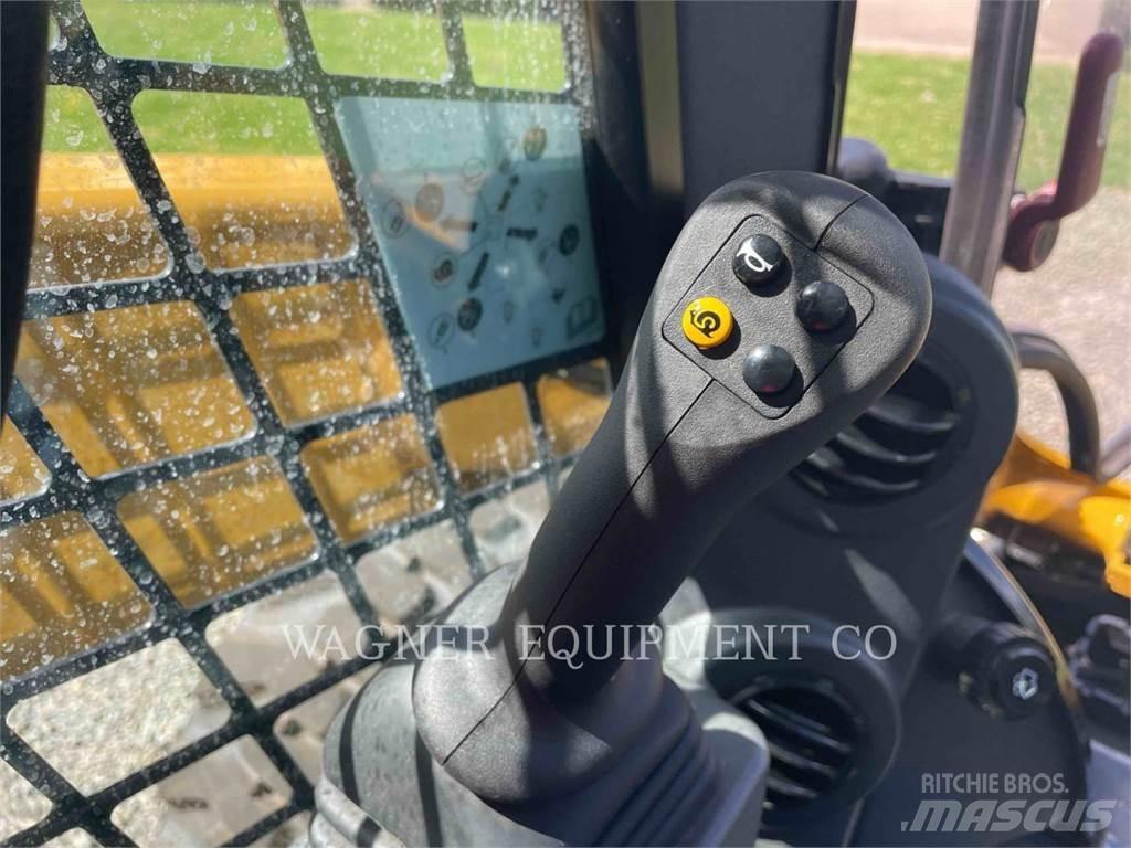 CAT 272D3 Skid steer loaders