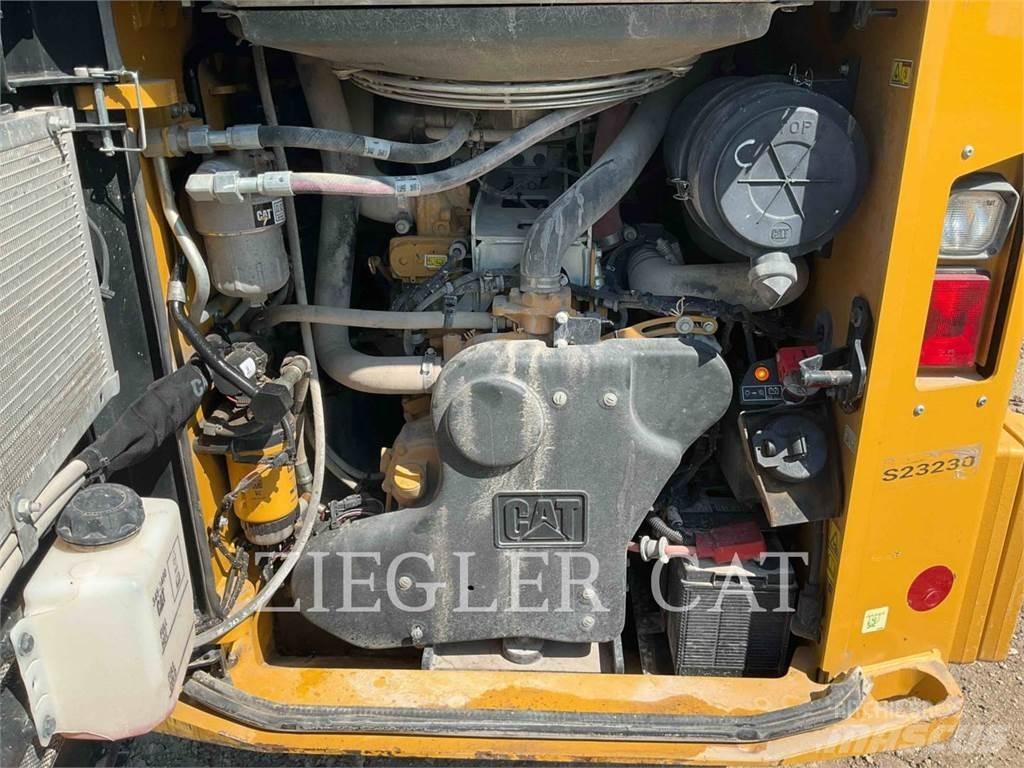 CAT 272D3 Skid steer loaders
