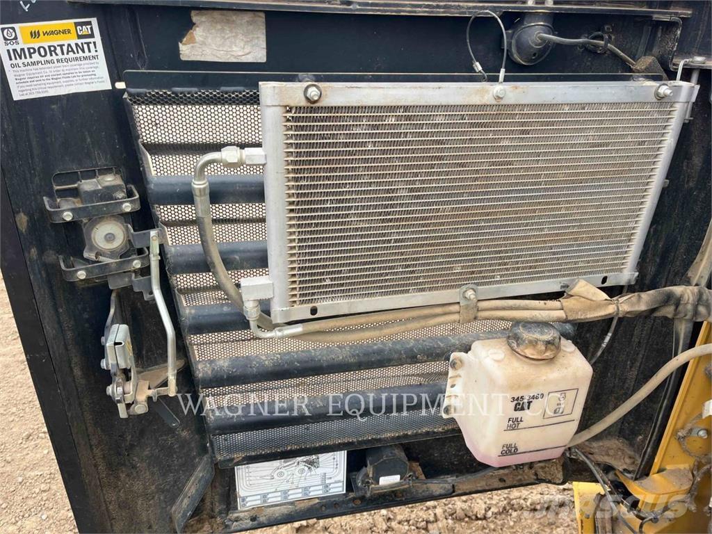 CAT 272D3 Skid steer loaders