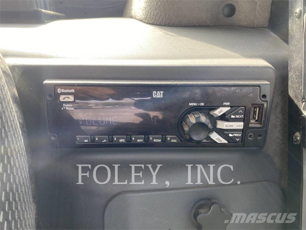 CAT 272D3 Skid steer loaders