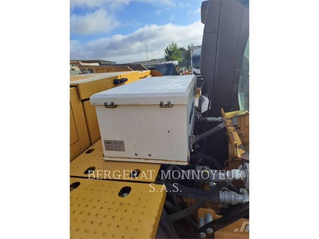 CAT 323-07 Crawler excavators