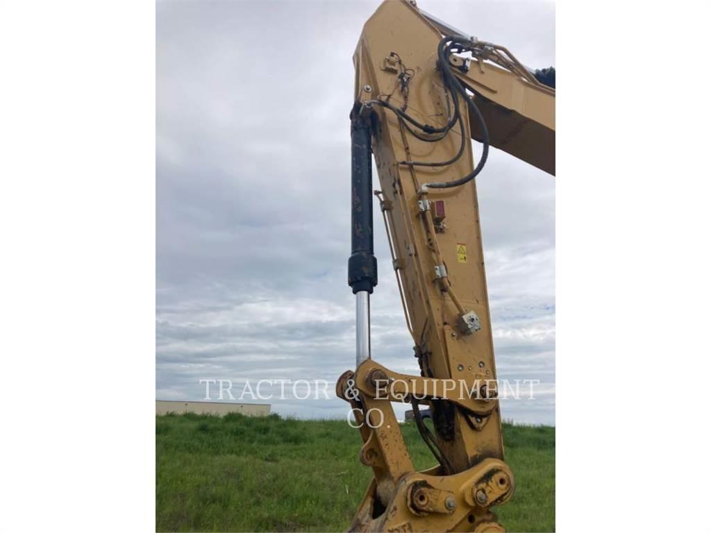 CAT 330 Crawler excavators