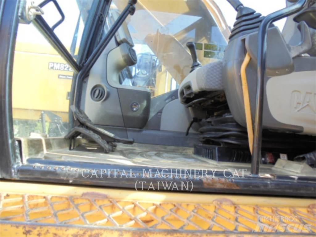 CAT 330D2L Crawler excavators