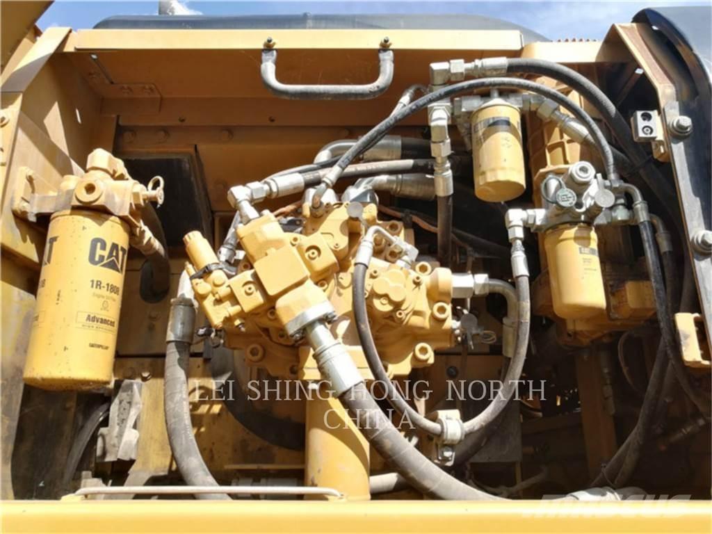 CAT 340D2L Crawler excavators