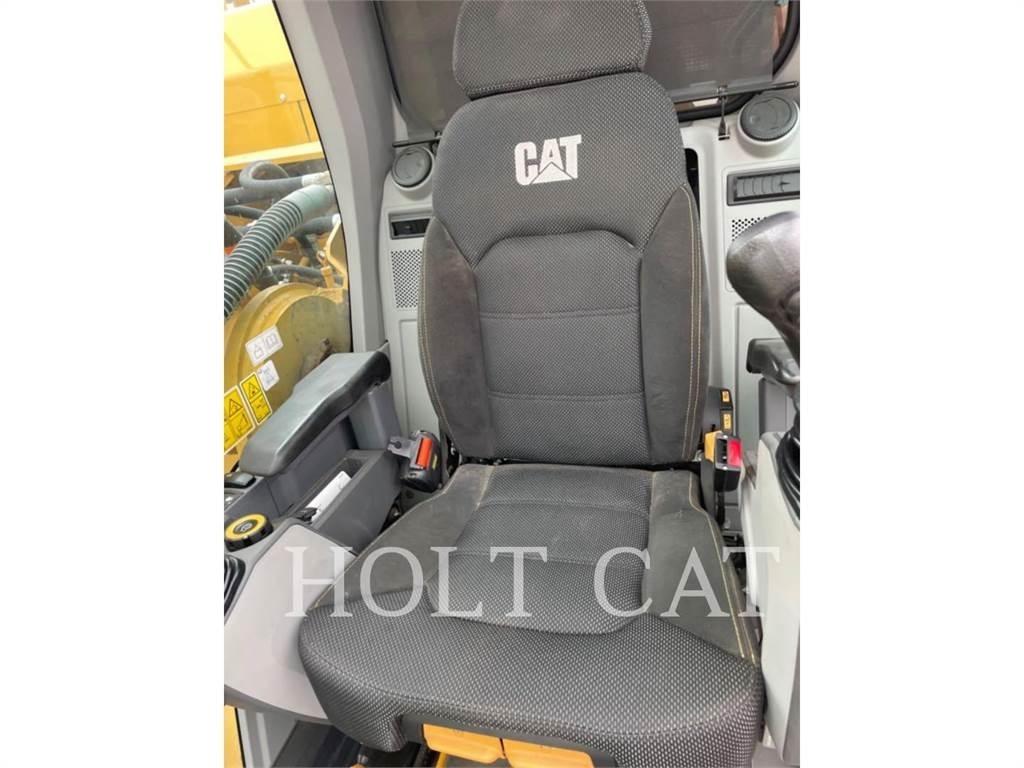CAT 352 11 TC Crawler excavators