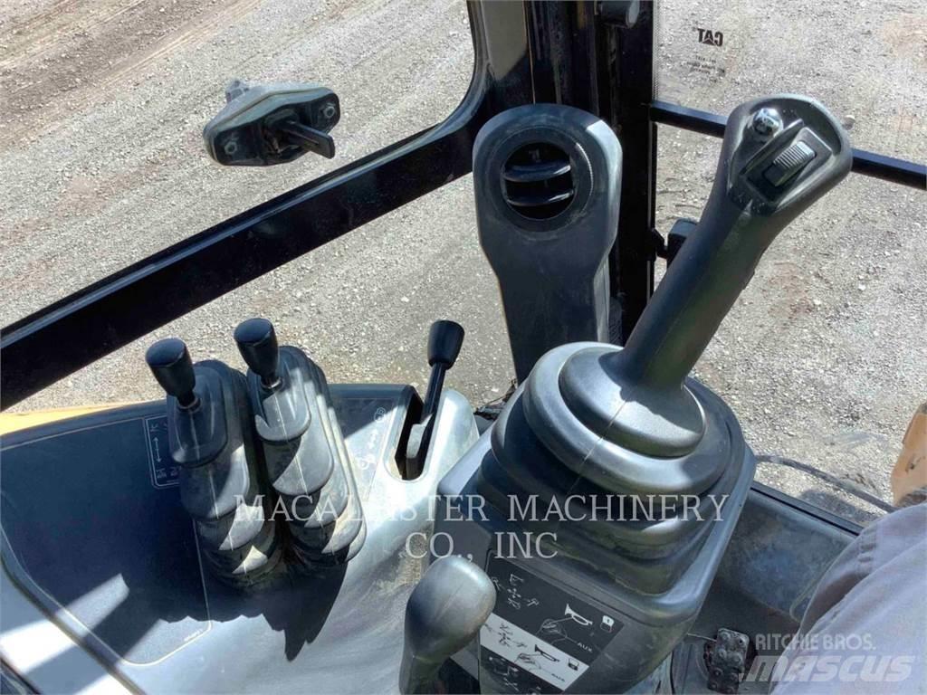 CAT 420F2ST Backhoe loaders
