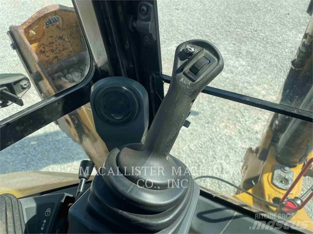 CAT 420F2ST Backhoe loaders