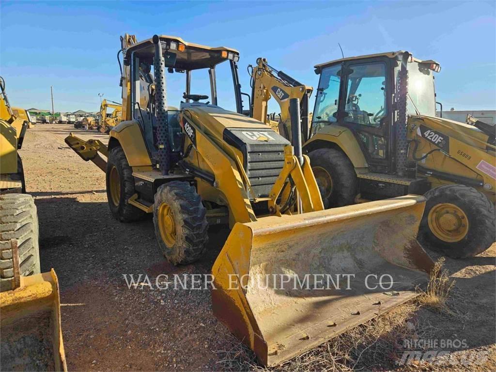CAT 420F2ST Backhoe loaders