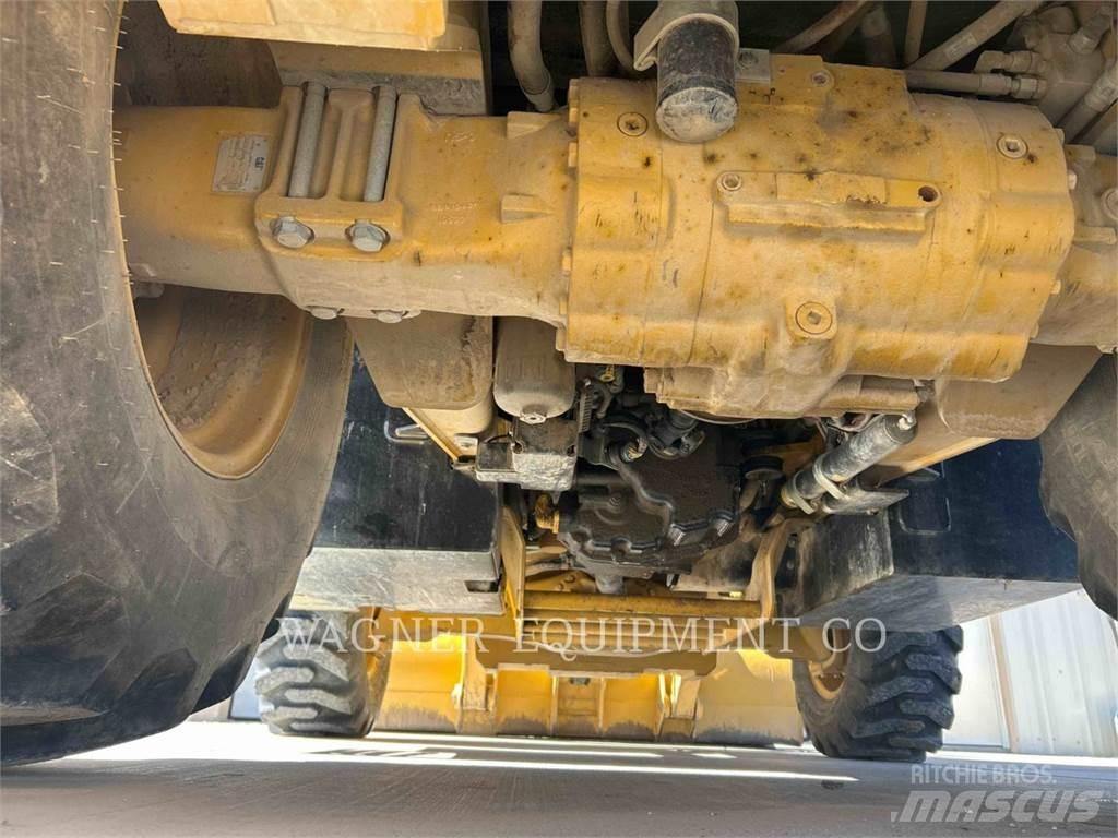 CAT 420F2ST Backhoe loaders