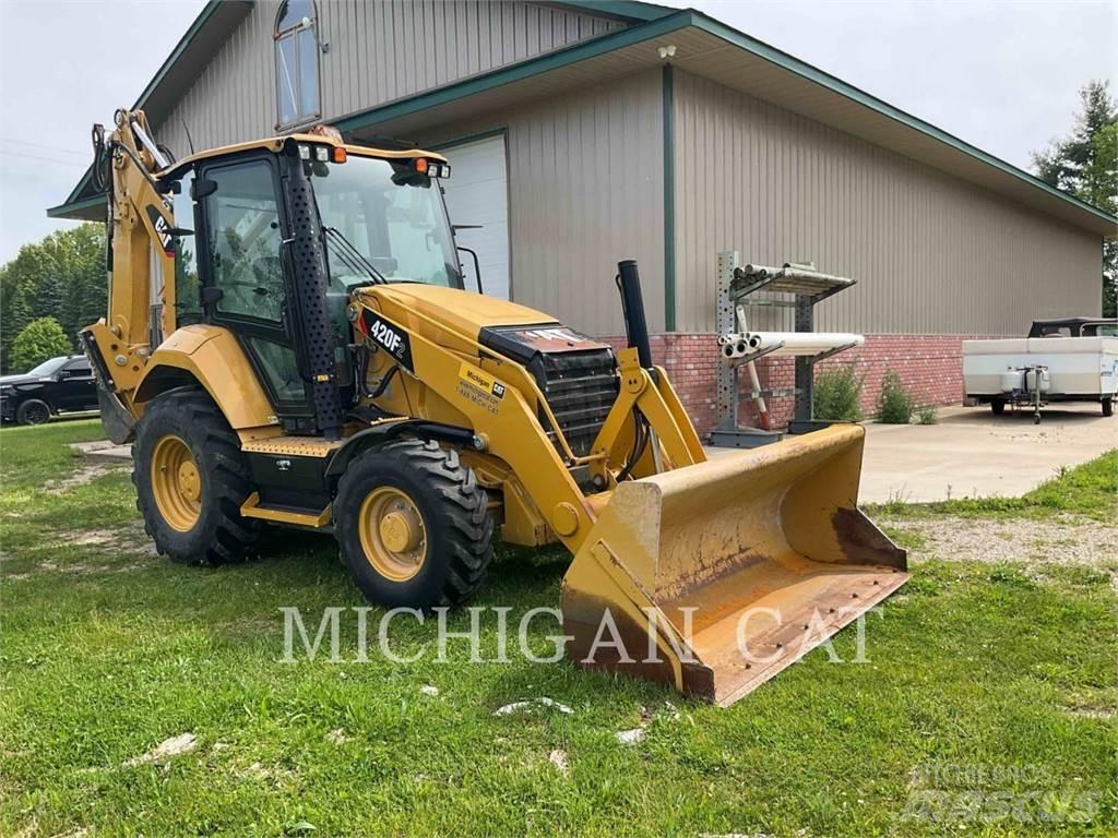 CAT 420F2ST Backhoe loaders