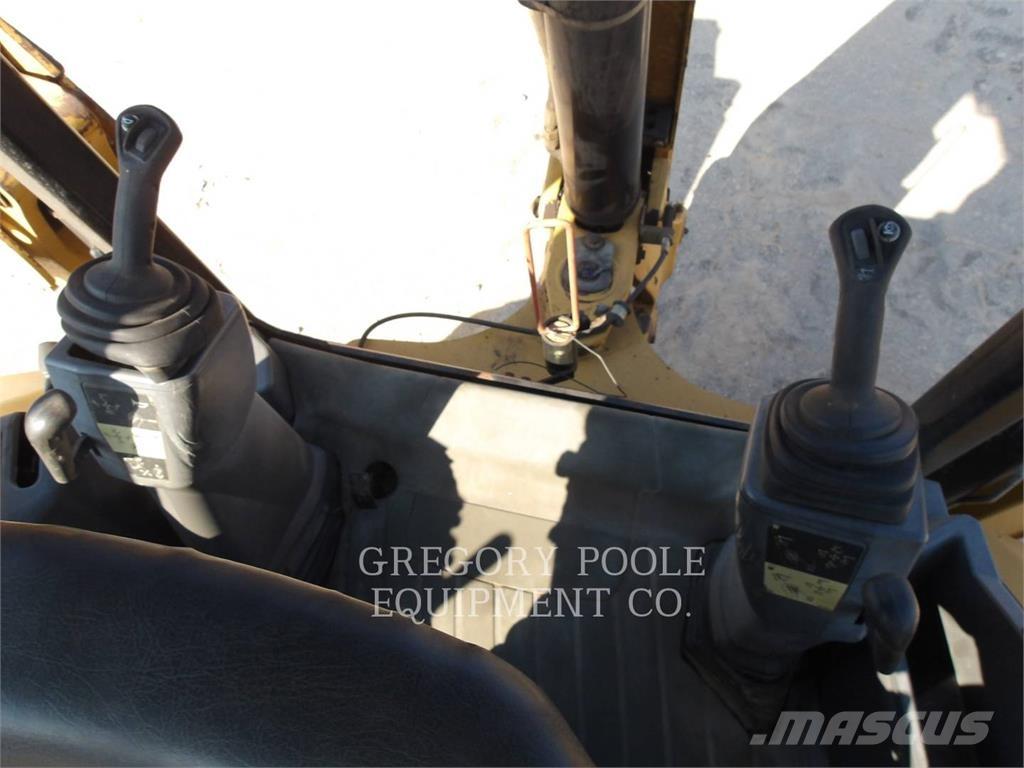 CAT 420F2ST Backhoe loaders