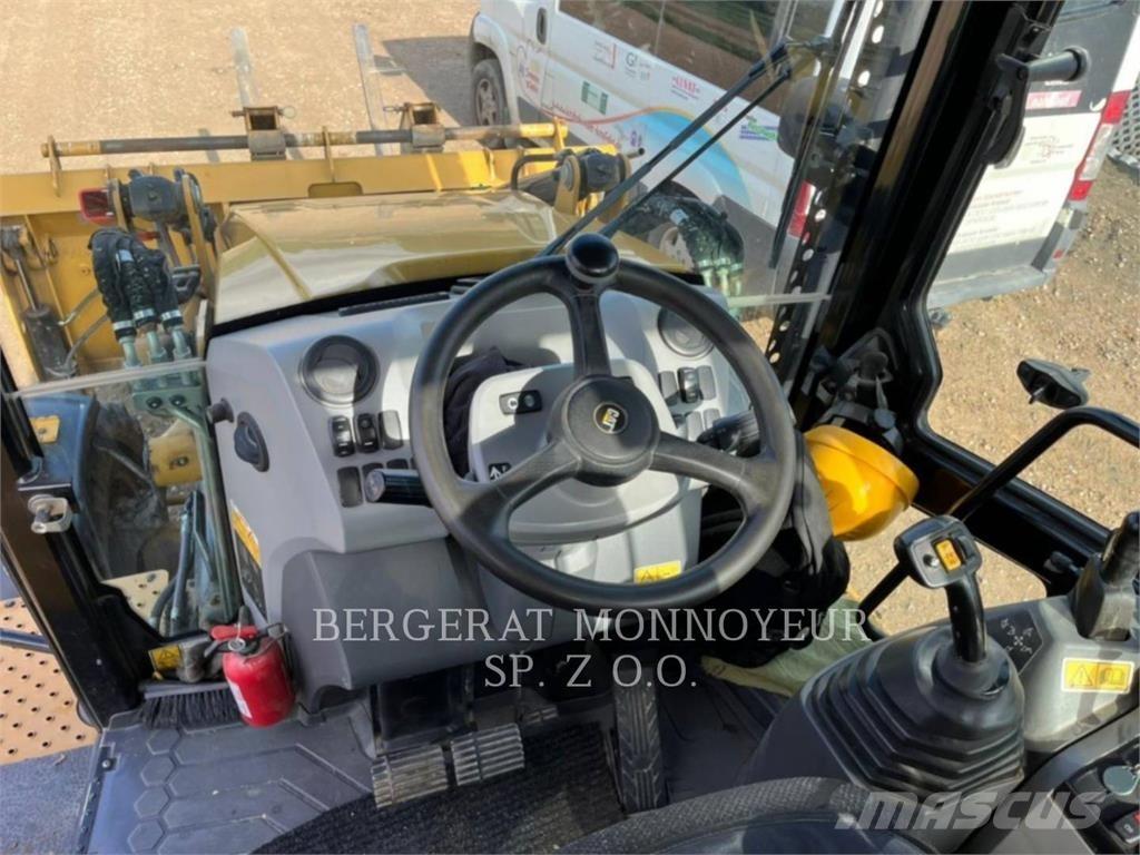 CAT 432F2 Backhoe loaders