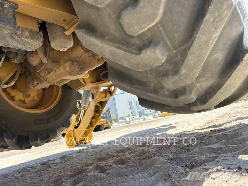 CAT 440 Backhoe loaders
