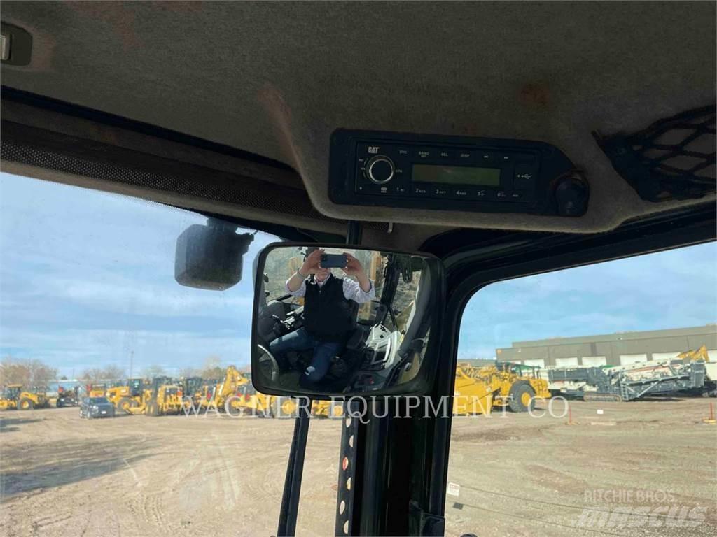 CAT 440 Backhoe loaders