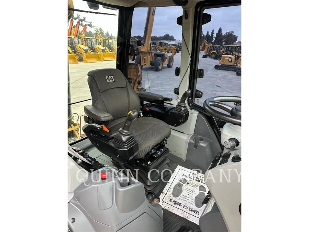 CAT 450 Backhoe loaders