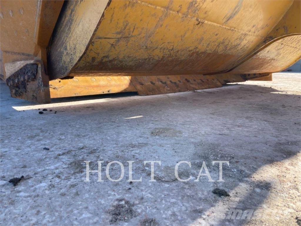 CAT 631 Scrapers
