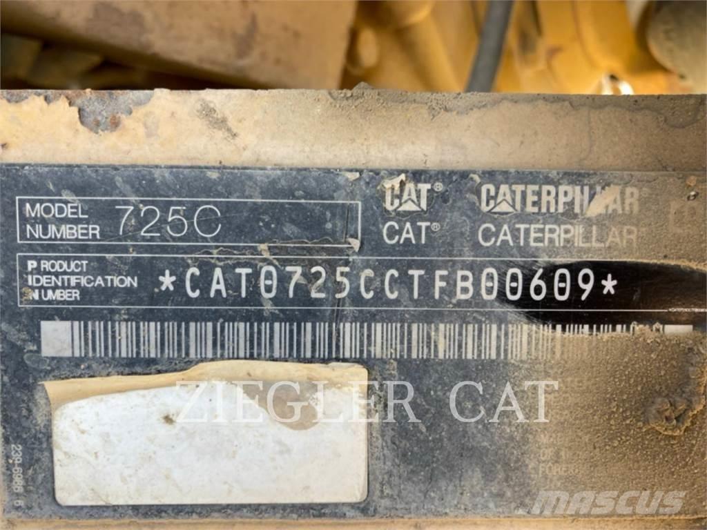 CAT 725CWT Tanker trucks