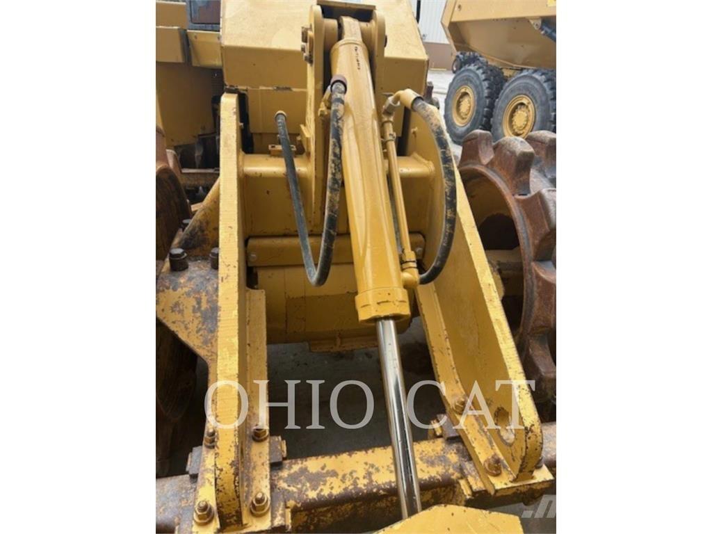 CAT 815F2 Wheel dozers