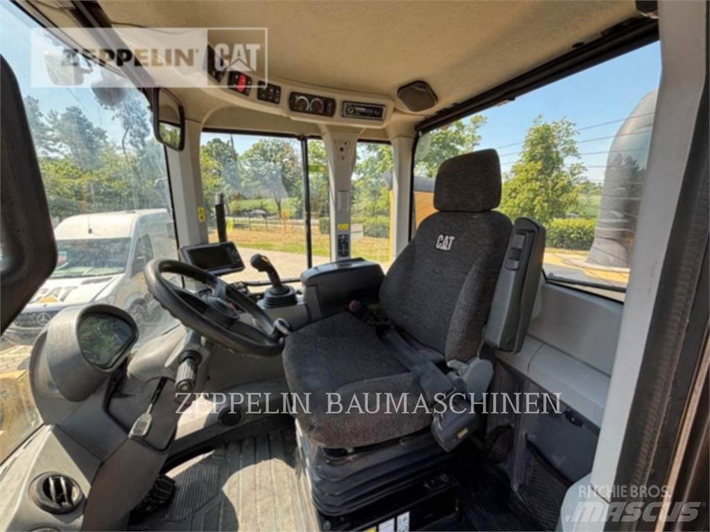 CAT 938M Wheel loaders