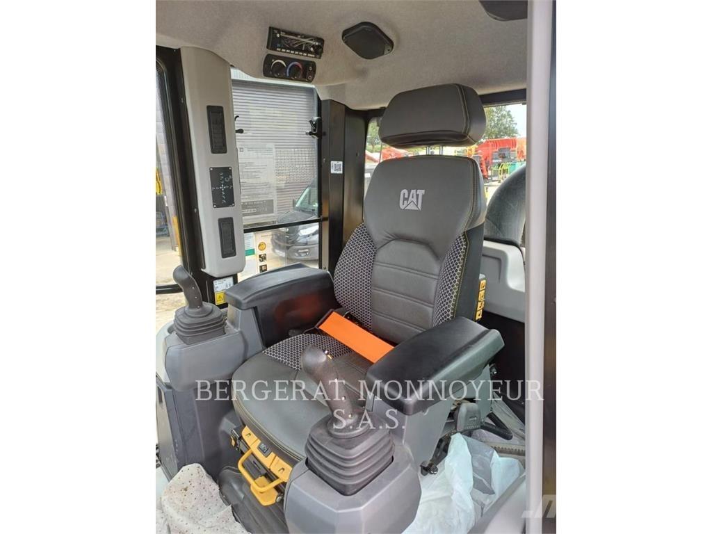 CAT 963 Crawler loaders