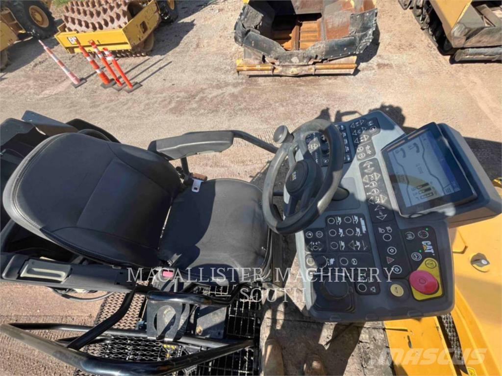 CAT AP555 Asphalt pavers