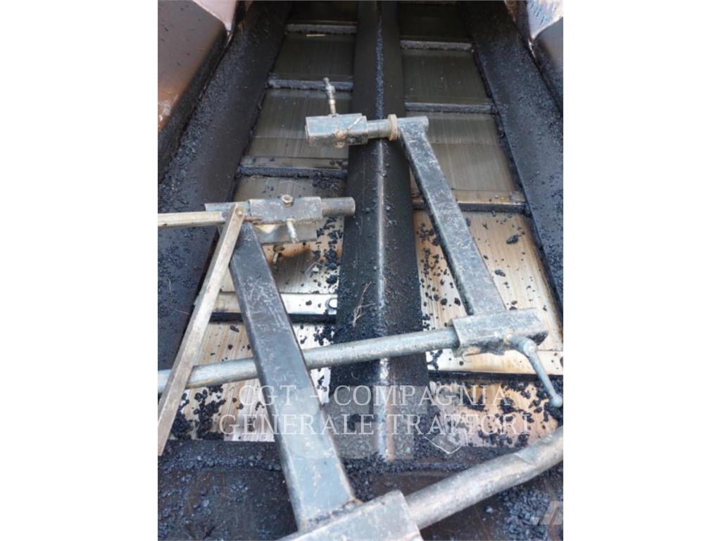 CAT AP600F Asphalt pavers