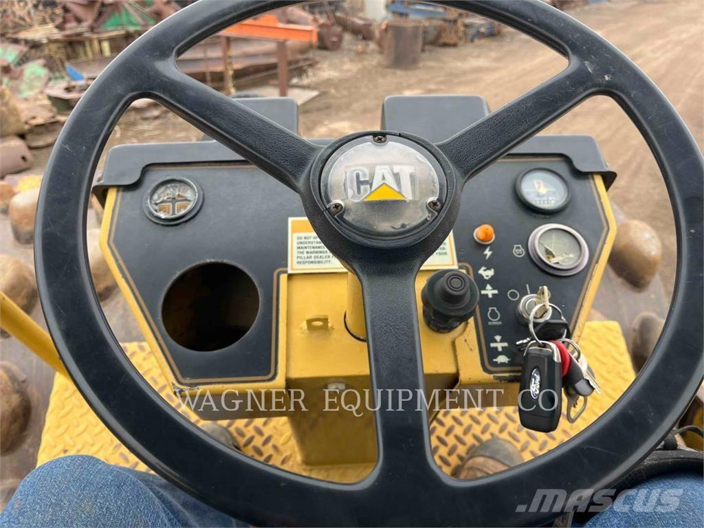 CAT CP-563C Soil compactors
