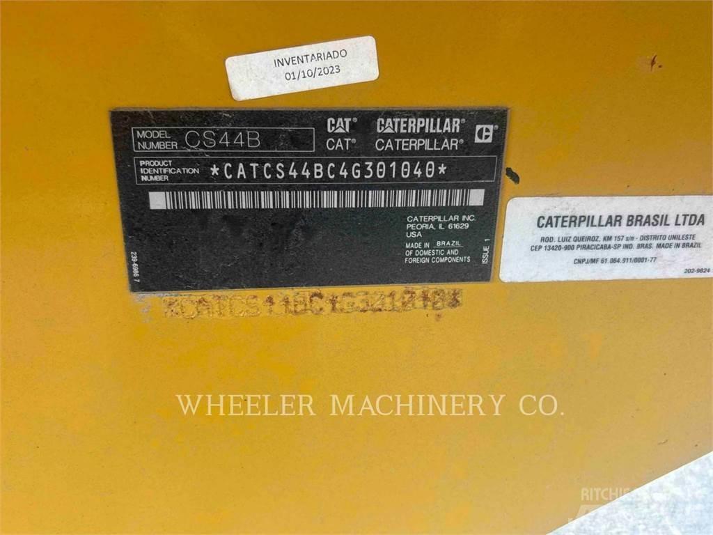 CAT CS44B Single drum rollers