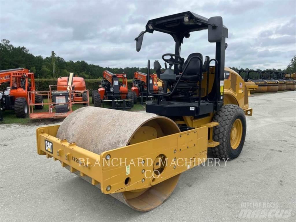 CAT CS44B Single drum rollers