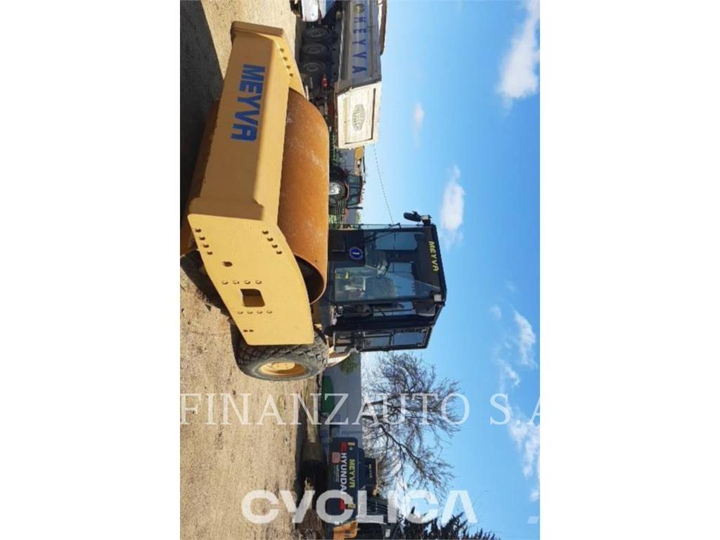 CAT CS76XTFV Single drum rollers