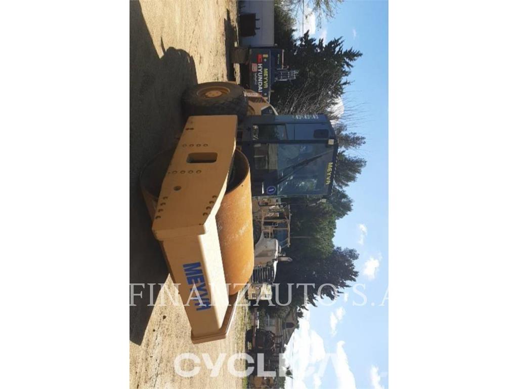 CAT CS76XTFV Single drum rollers