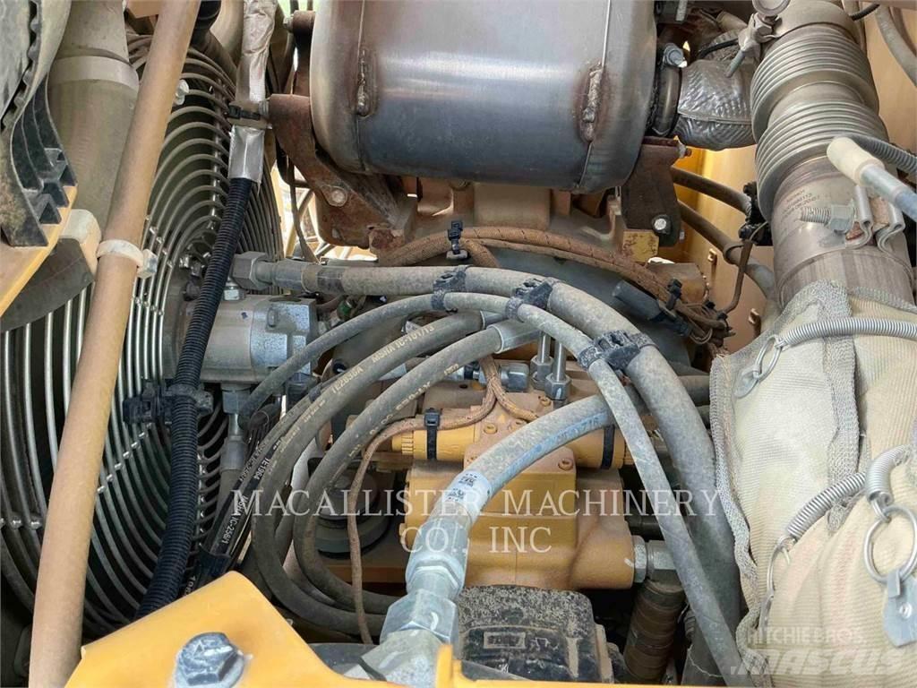 CAT CW16 Pneumatic tired rollers