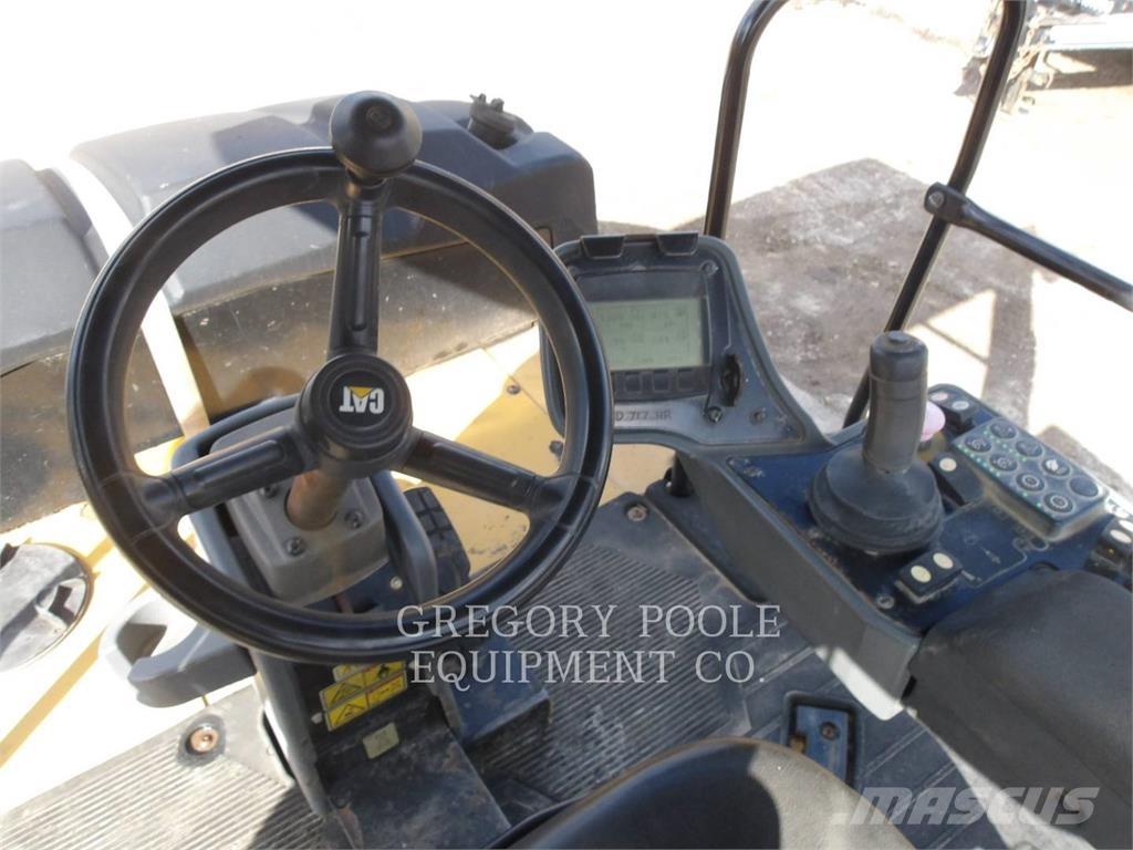 CAT CW16 Pneumatic tired rollers