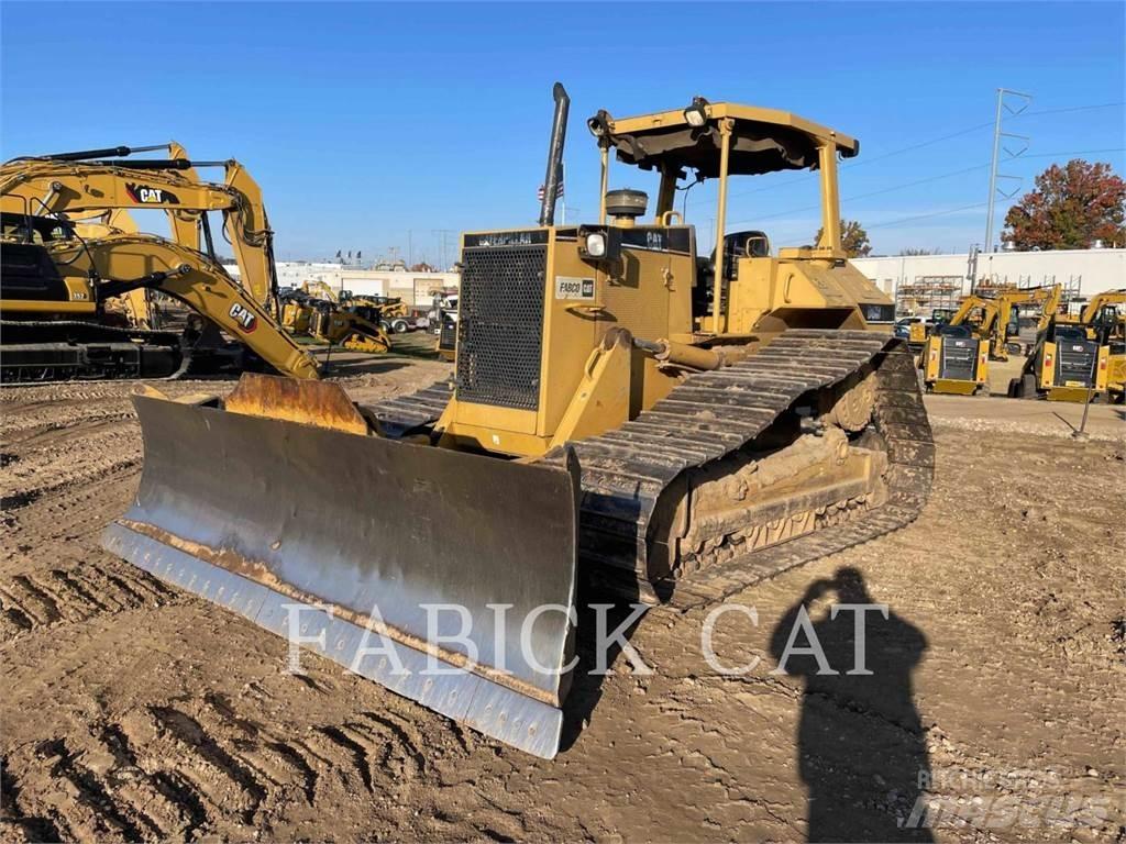 CAT D6M Crawler dozers