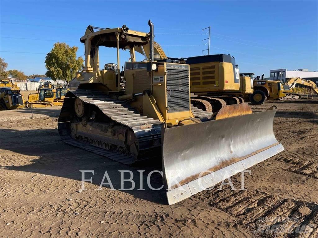 CAT D6M Crawler dozers