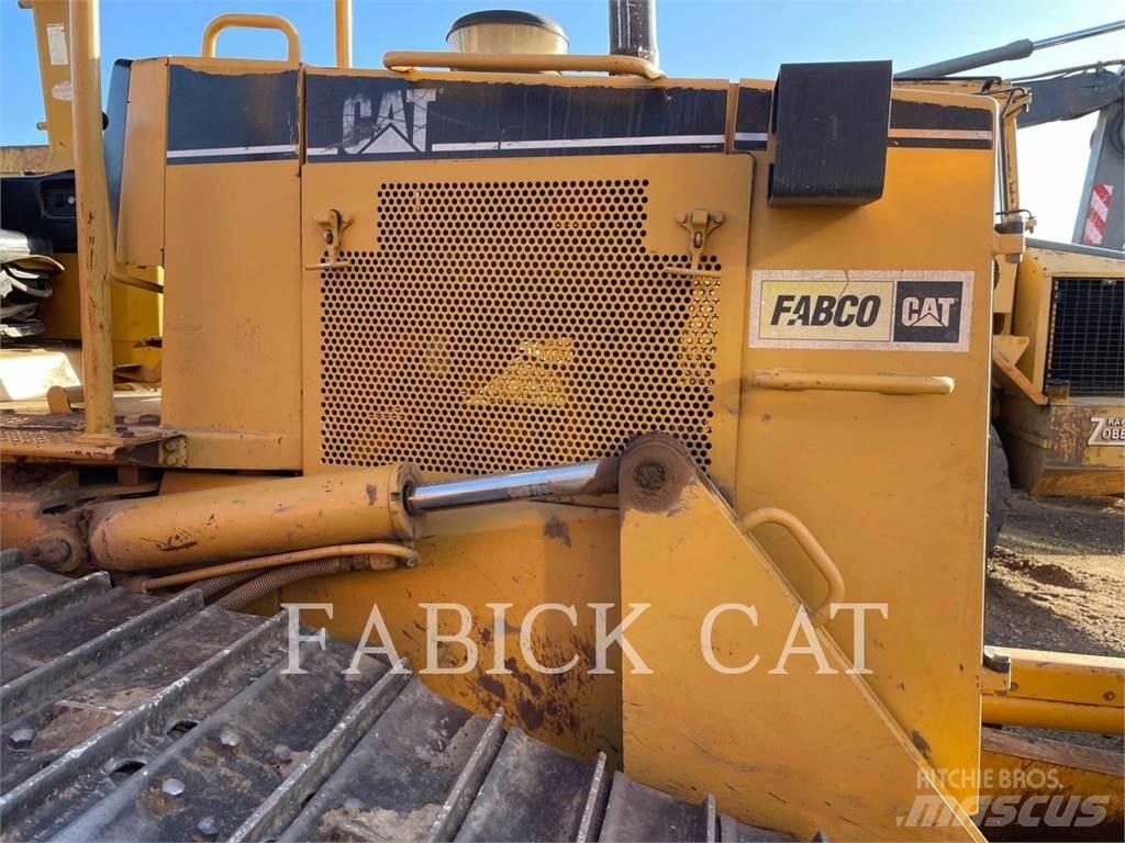 CAT D6M Crawler dozers