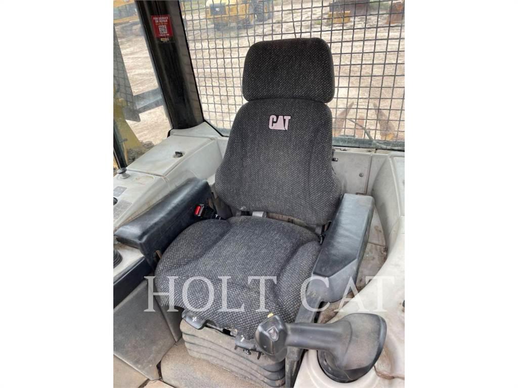 CAT D6N LAND Crawler dozers