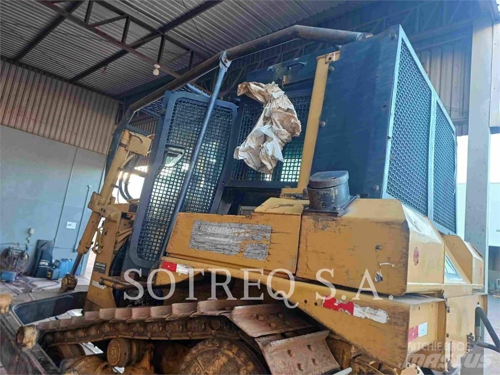 CAT D6T Crawler dozers