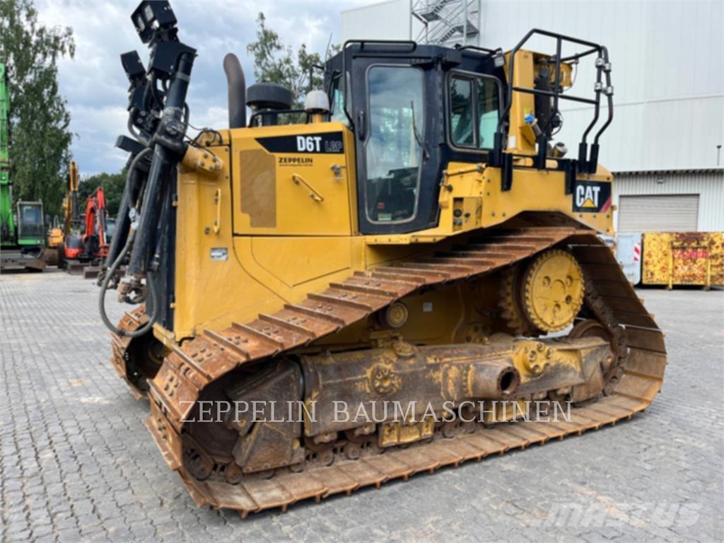 CAT D6TM Crawler dozers